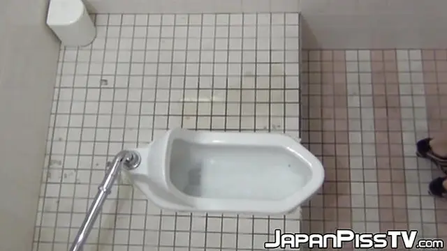 Secret🤫 cam captures sexy Japanese girls using the restroom