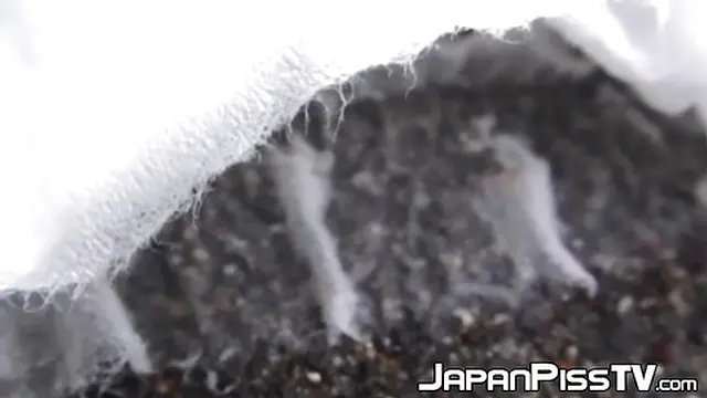 Pretty Japanese students unaware they′re being recorded