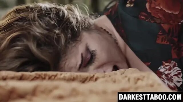 Tattooed Vanessa Vegas bounces on massive dick