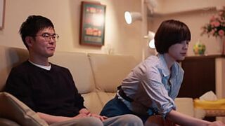 Saryu is a married woman who moved into a new house after her housing application was approved. However, her next door neighbour is a perverted landlord with a foot fetish.