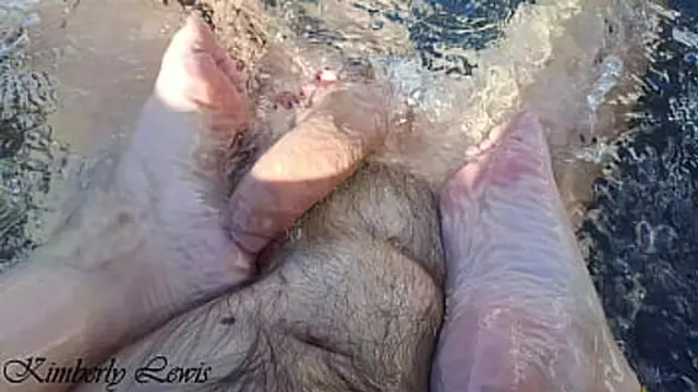 hunk Can′t Help Wet girlfriends Feet - Jacuzzi Threesome Footjob and cumshot